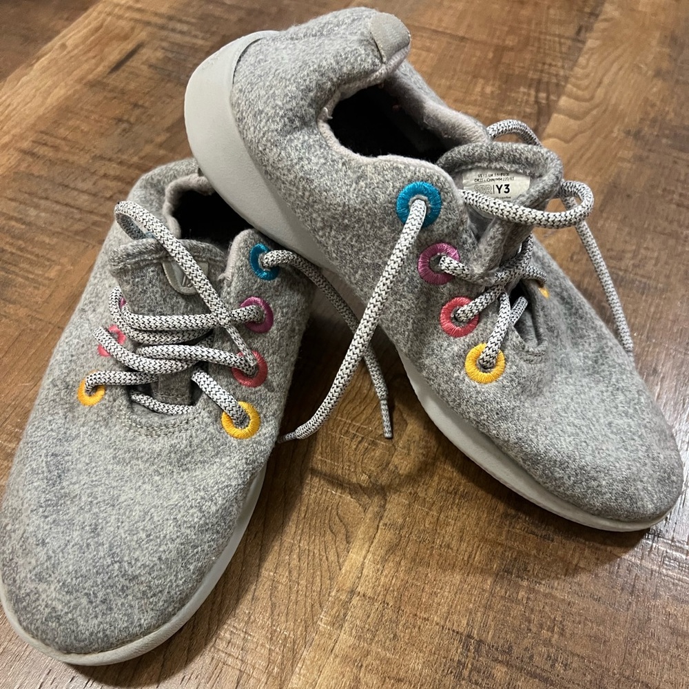 Allbirds youth sneaker shoe grey and rainbow size Y3